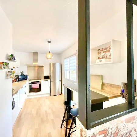 Centre - Balcon - Parking Gratuit *