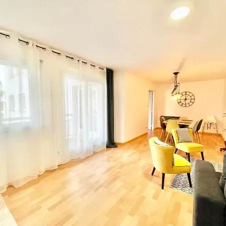 Apartment Centre - Balcon - Parking Gratuit *