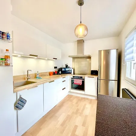 Centre - Balcon - Parking Gratuit Apartment