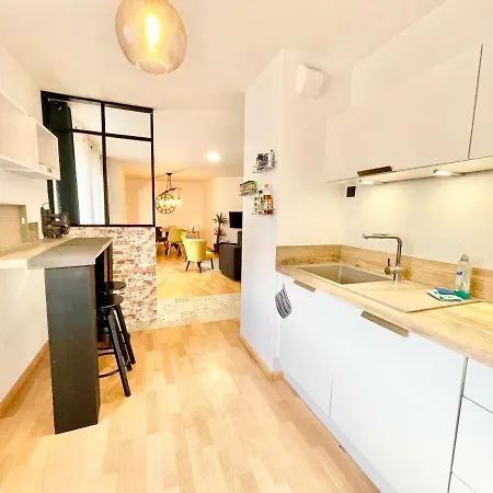 Apartment Centre - Balcon - Parking Gratuit *