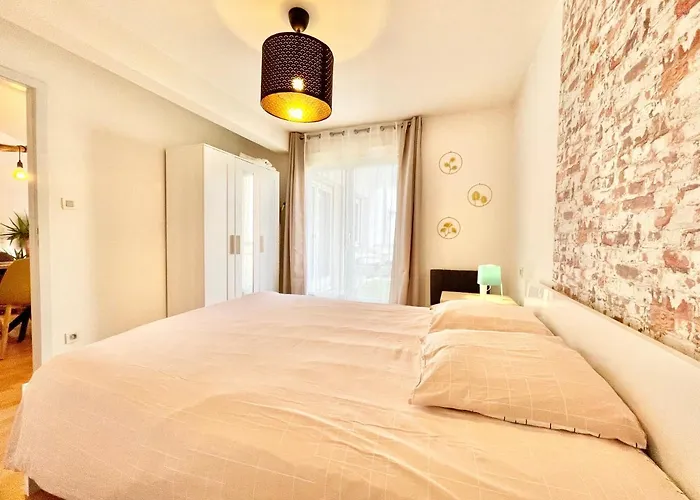 Apartment Centre - Balcon - Parking Gratuit